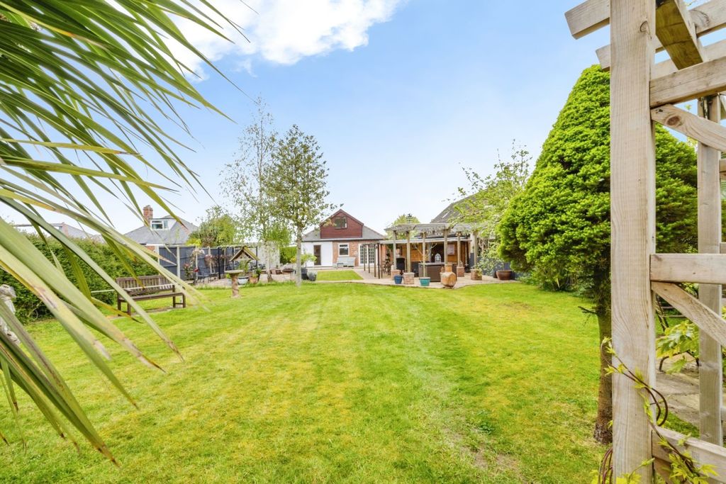 Property photo 1 of 32