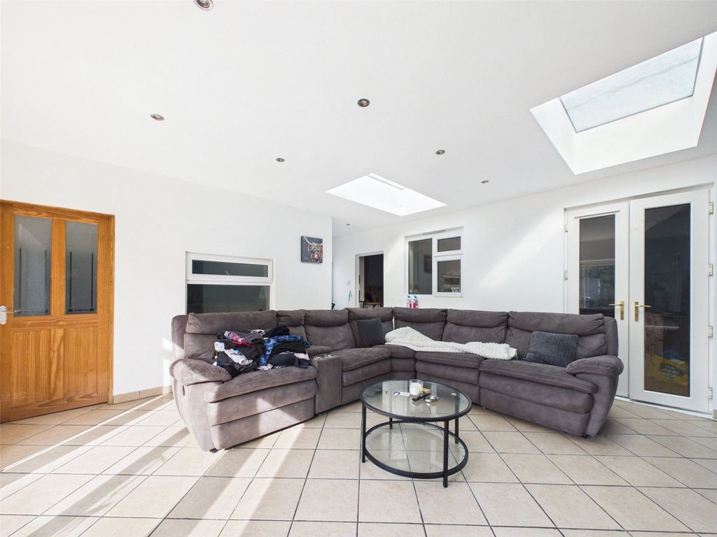 Property photo 2 of 16 Picture No. 27