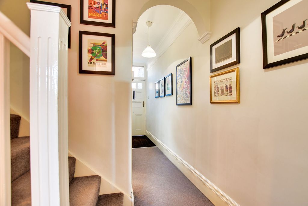 Property photo 2 of 30