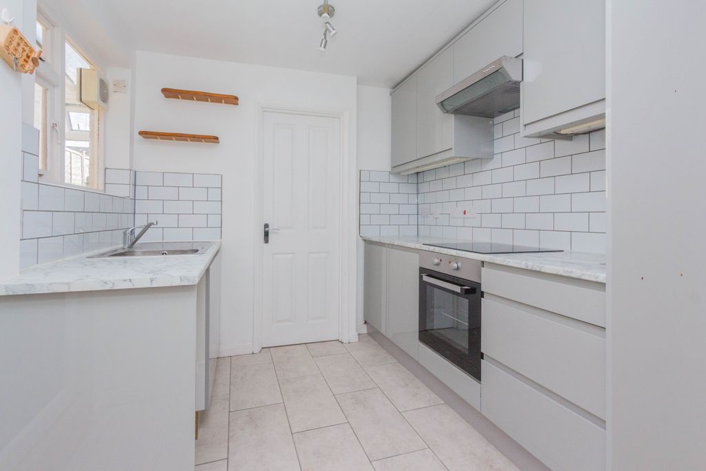 Property photo 2 of 9 Kitchen