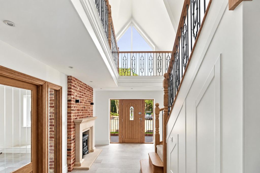 Property photo 2 of 29 Entrance Hall