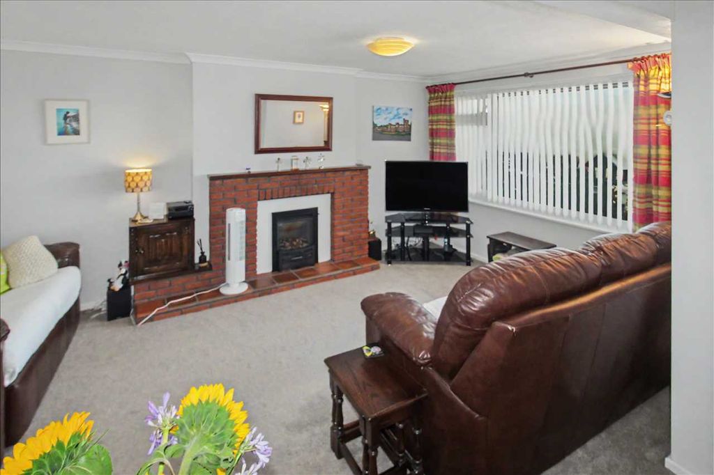 Property photo 3 of 28 Lounge
