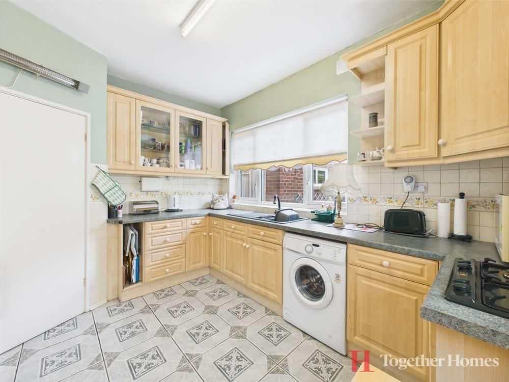 Property photo 2 of 24 Kitchen