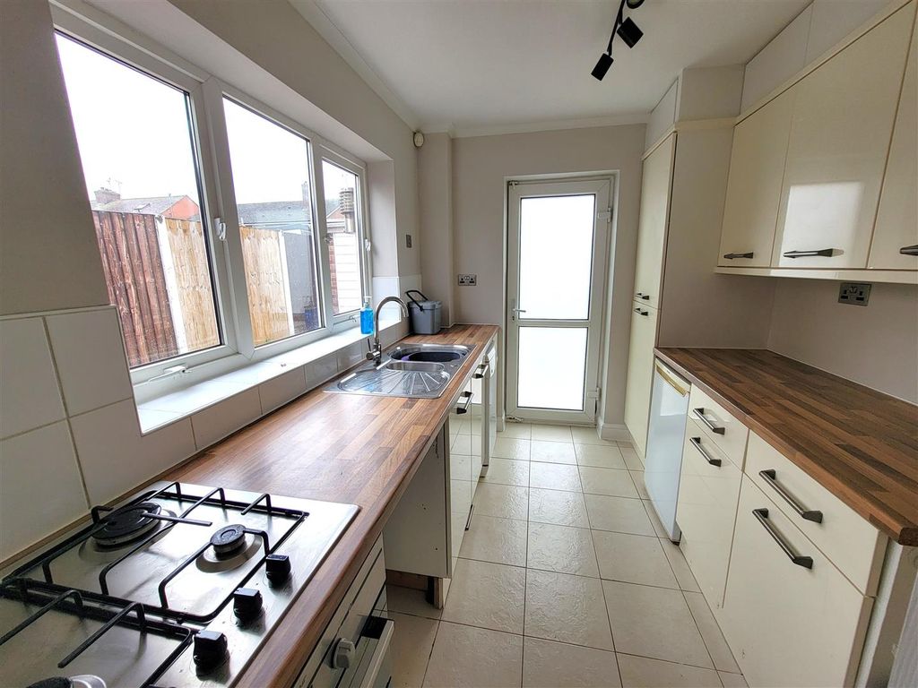 Property photo 2 of 15 Kitchen
