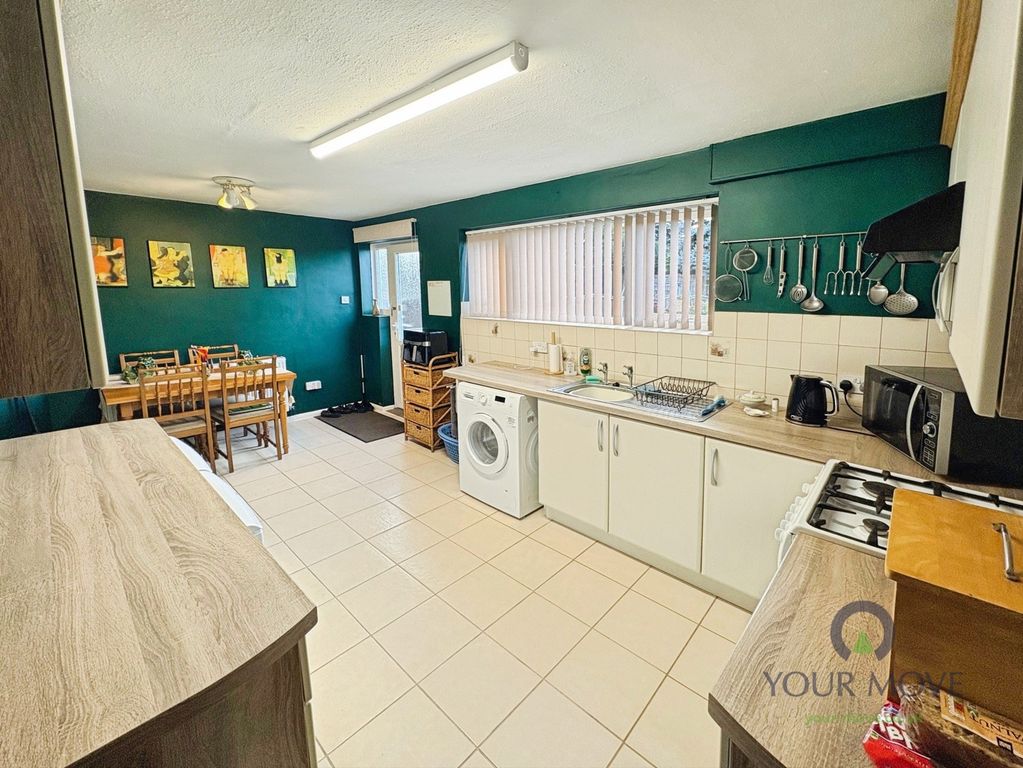 Property photo 2 of 21 Kitchen