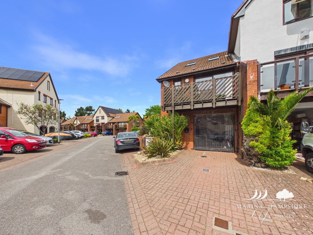 Property photo 1 of 33 Cam03915G0-Pr0059-Still035