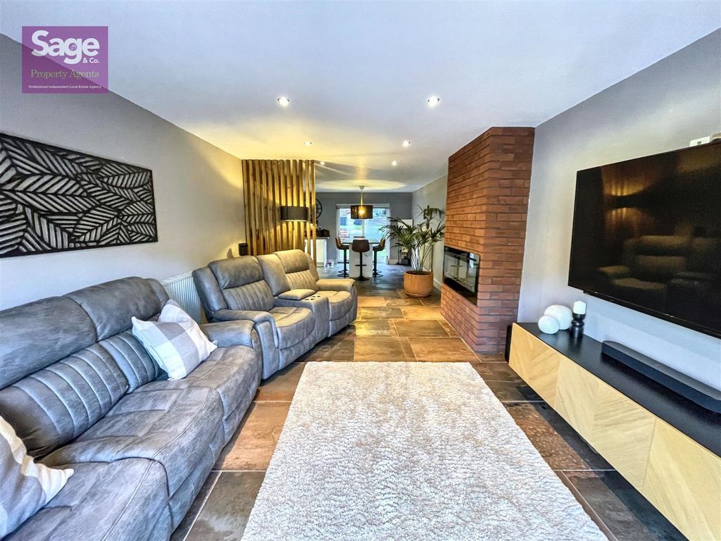 Property photo 3 of 40