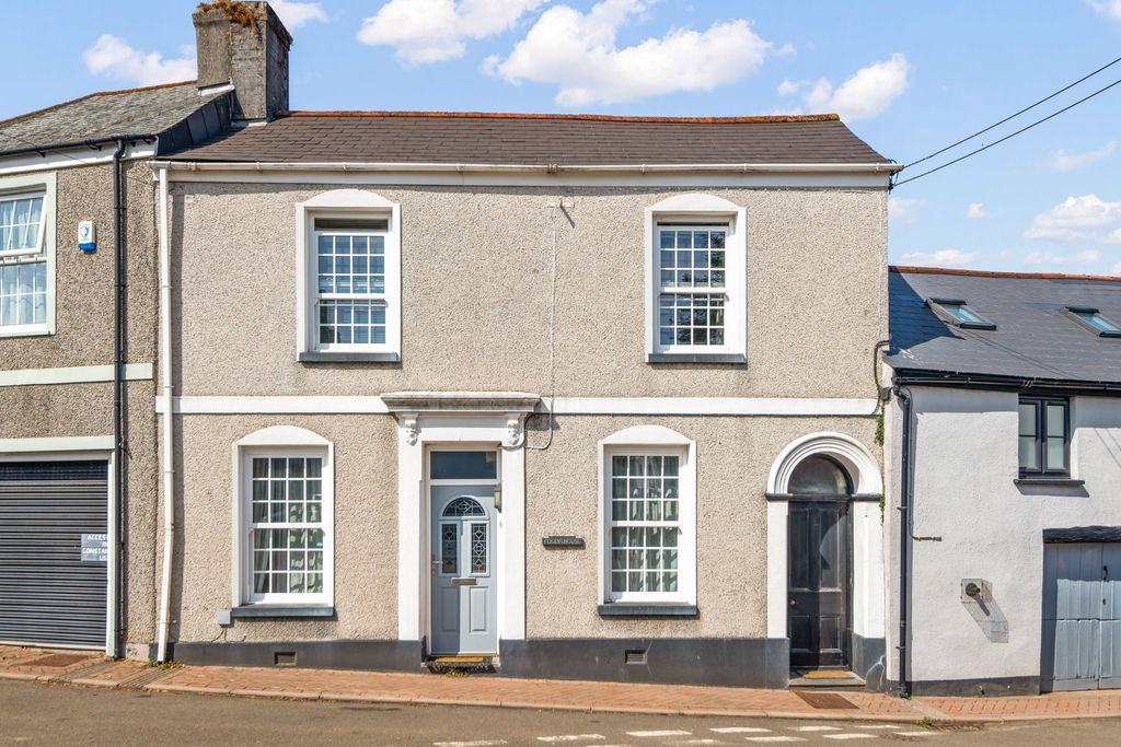 Property photo 1 of 18