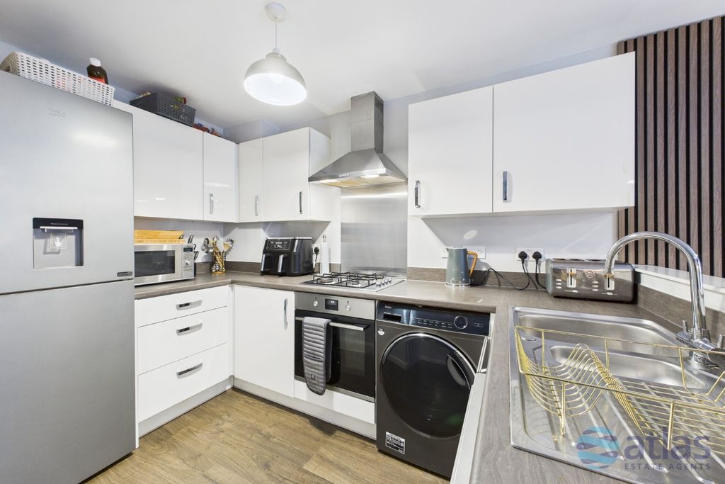 Property photo 2 of 24 Kitchen