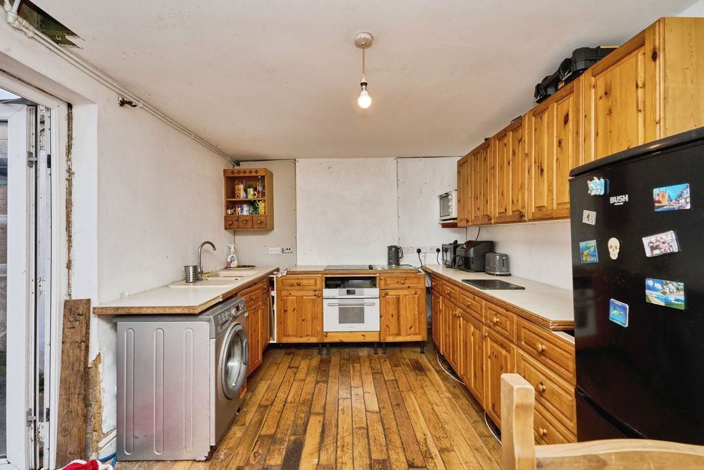 Property photo 3 of 17 Kitchen/Diner