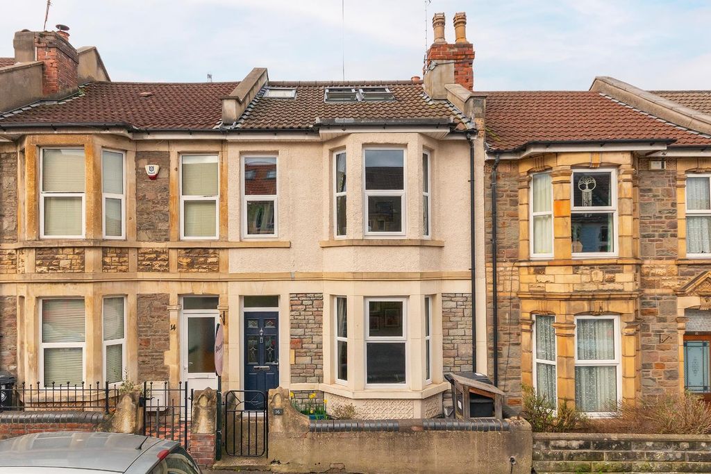 Property photo 2 of 36 1E6Rav - External H.Jpg