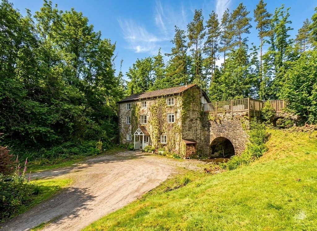 Property photo 1 of 23 Front