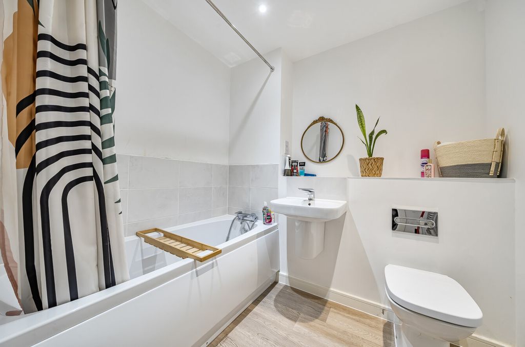Property photo 3 of 15 1301778-7-68441c0...