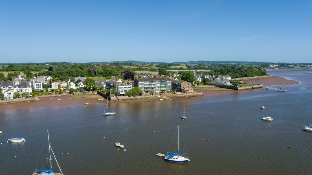 Property photo 1 of 21 19 Strand Court Topsham-02