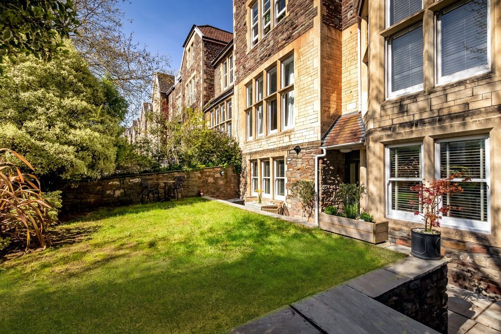 Property photo 1 of 14 External