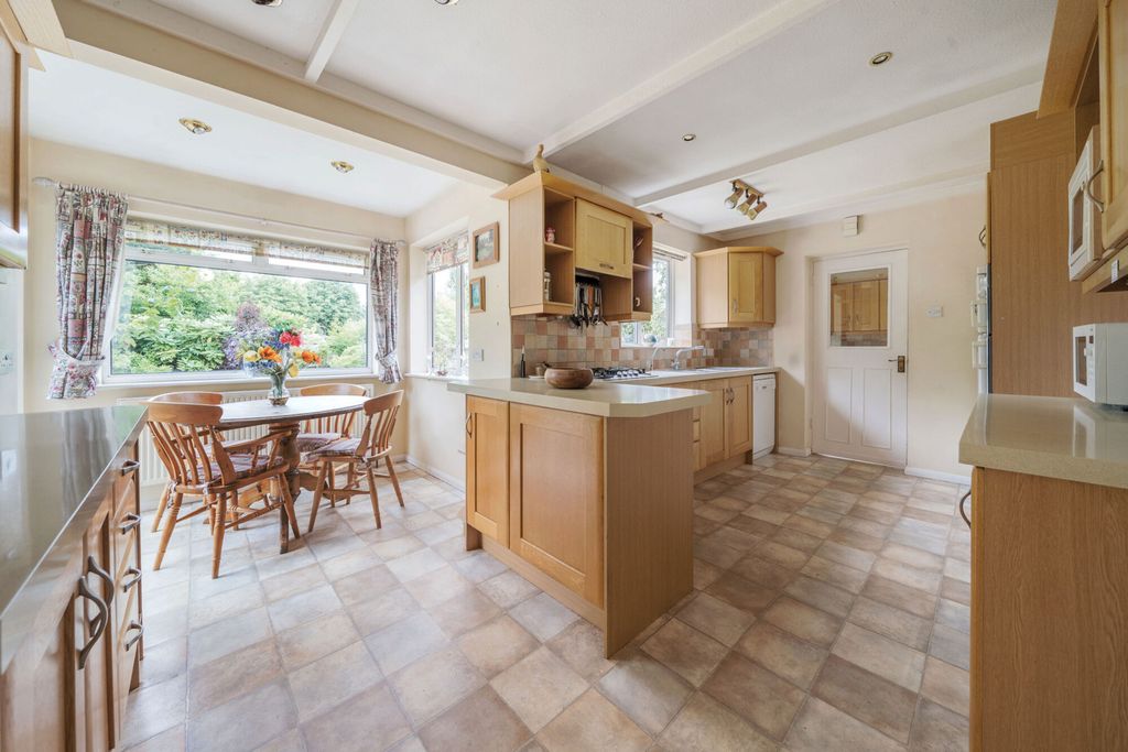 Property photo 3 of 23 1328070-12-68833d...