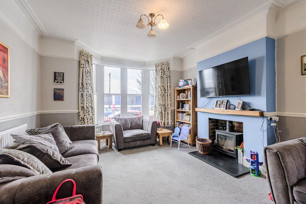 Property photo 3 of 24 Living/Dining