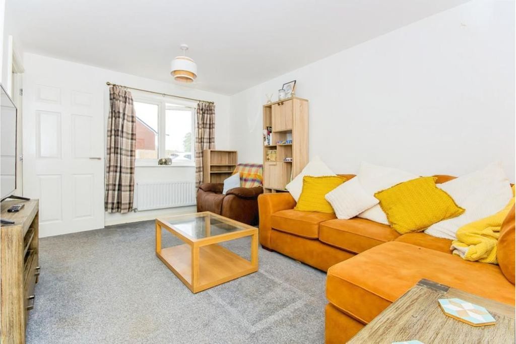 Property photo 2 of 8