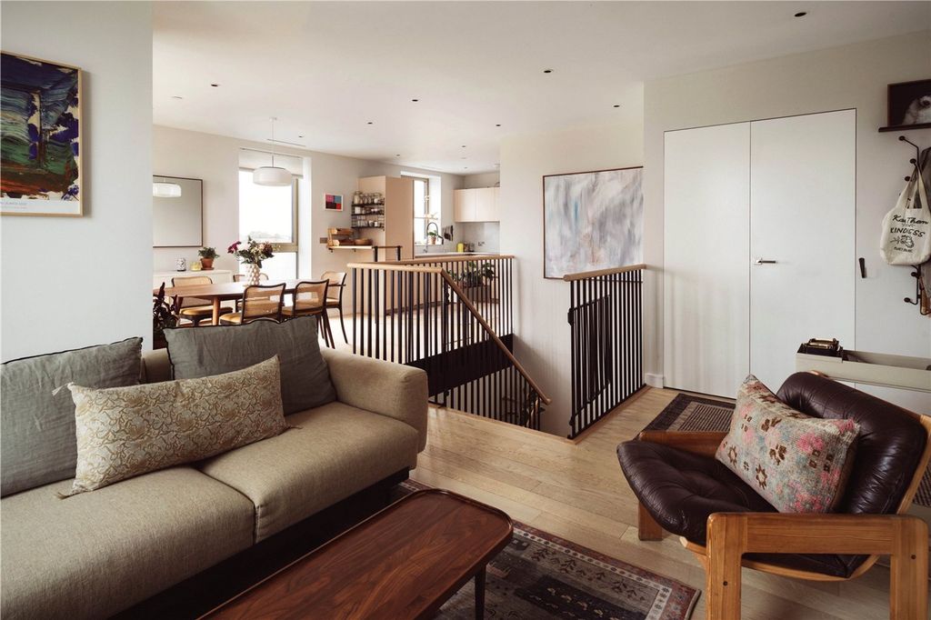 Property photo 2 of 18 Otto Building, E5