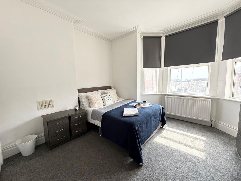 Property photo 1 of 43 16 Bed Shared House - Balby Road, Doncaster Dn4