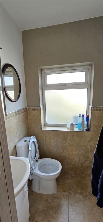 Property photo 3 of 7 Bathroom