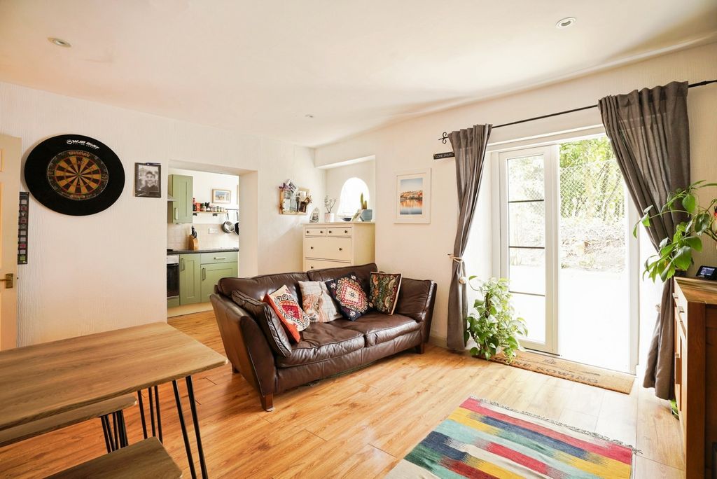 Property photo 2 of 13 Pbox-Img.Jpg