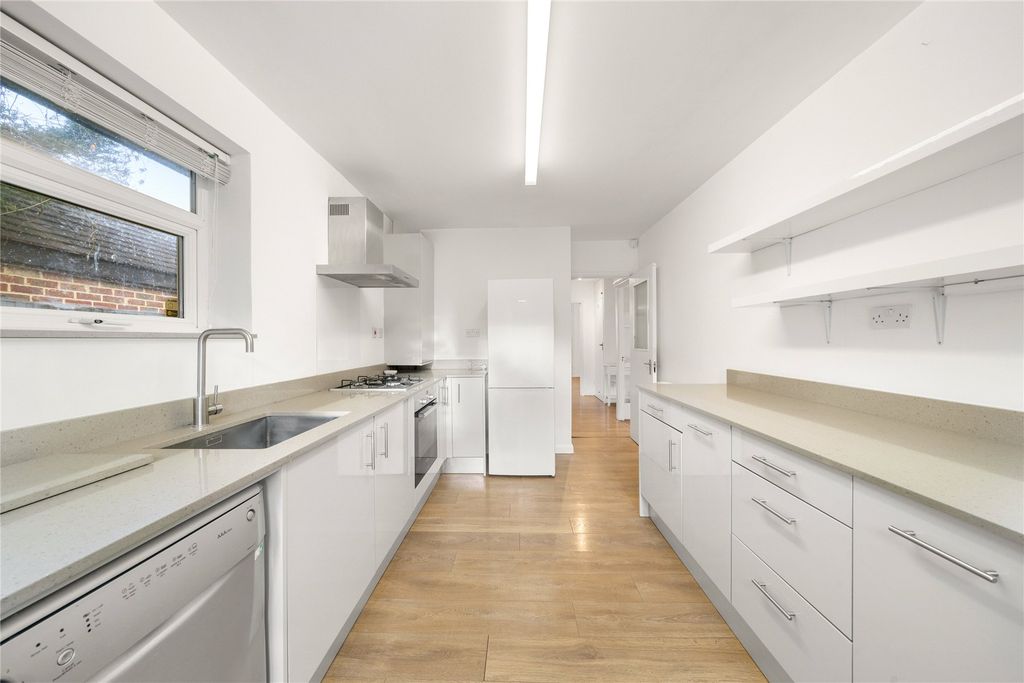 Property photo 2 of 10 Picture No. 11