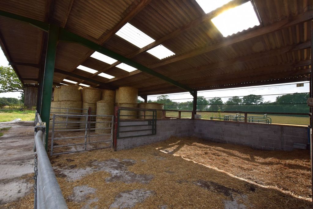 Property photo 1 of 9 Photo 2