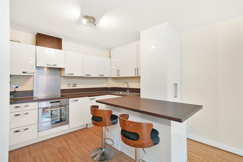 Property photo 3 of 15 Flat 27, Tristan Court - Pmj3Cccrfb1Tka81Gohp.Jpg