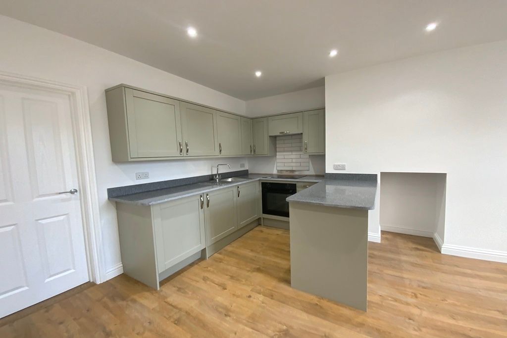 Property photo 3 of 14 Kitchen