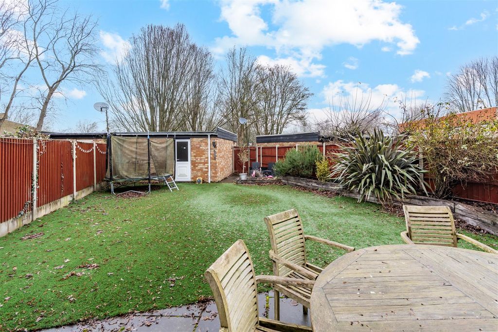 Property photo 3 of 18 Garden