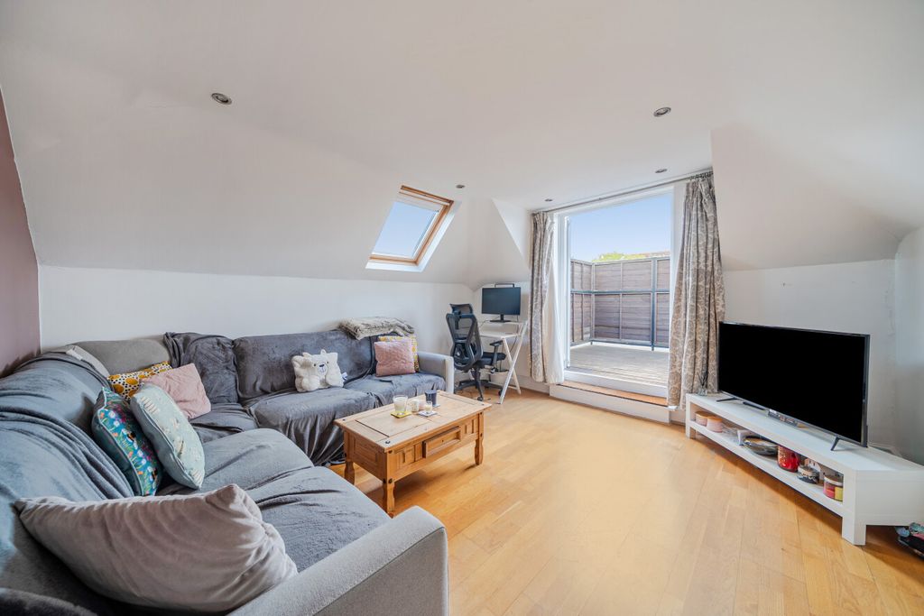 Property photo 3 of 12 1508801-9-6A86E05...