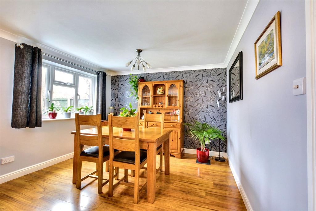 Property photo 3 of 25 Lounge/Diner