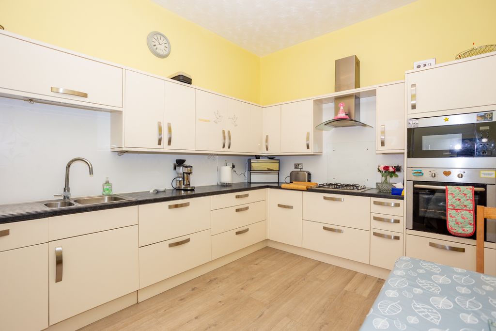 Property photo 3 of 34 Kitchen/Diner
