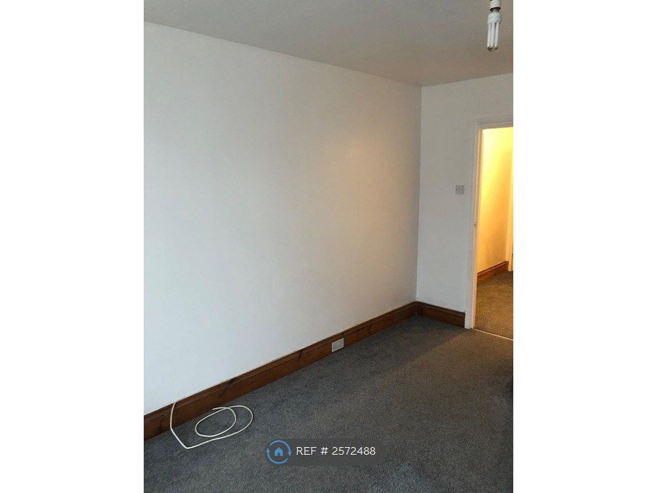 Property photo 3 of 10 Bedroom 1