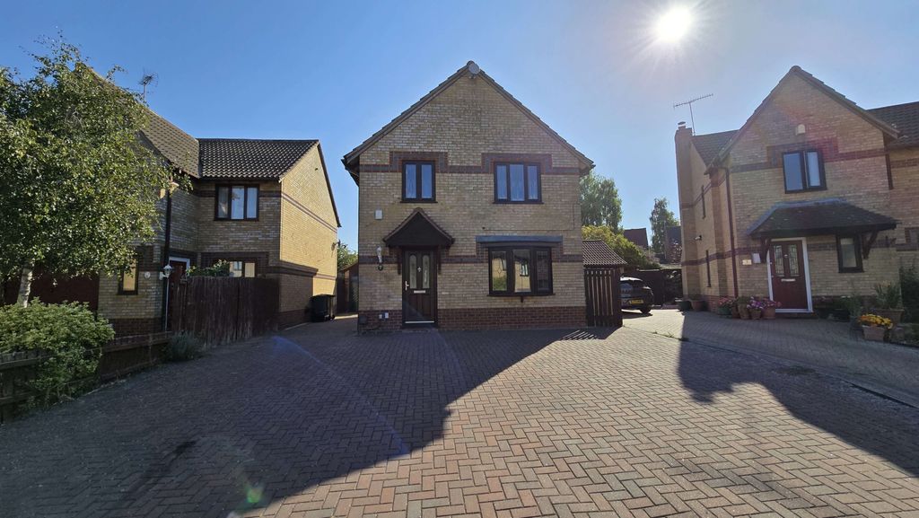 Property photo 1 of 20 4 Bed Detached House To Rent Dovedale, Luton Lu2