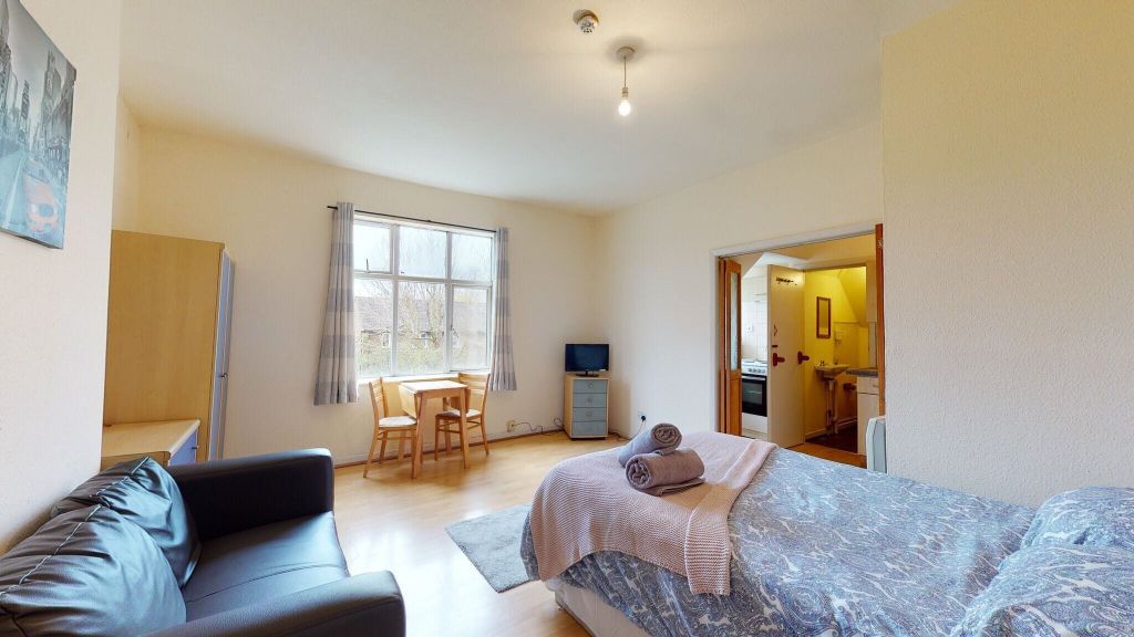 Property photo 1 of 11 Bedroom