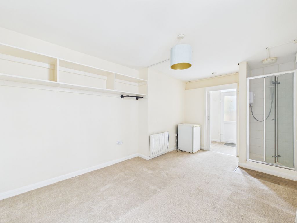 Property photo 2 of 6 Cam04693G0-Pr0135-Still002