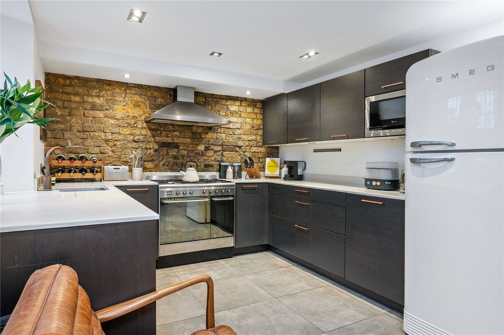 Property photo 2 of 14 Kitchen