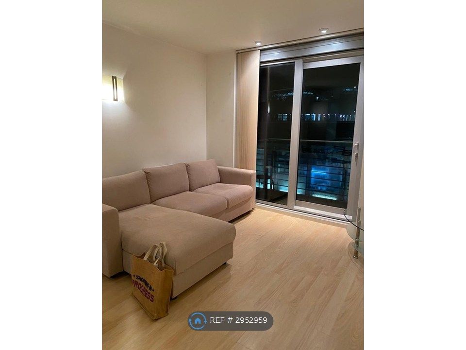 Property photo 3 of 7 Living Area
