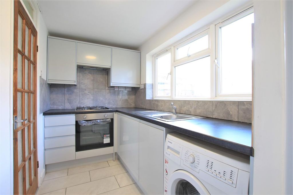 Property photo 2 of 6 Kitchen
