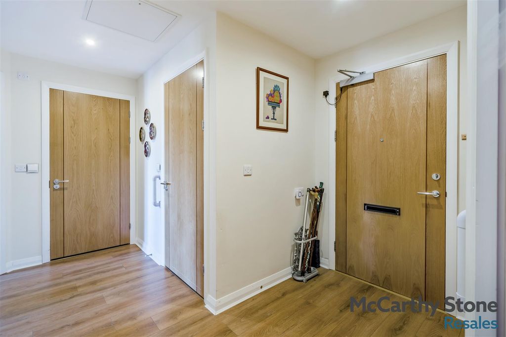 Property photo 2 of 39 8681532-Interior15.Jpg