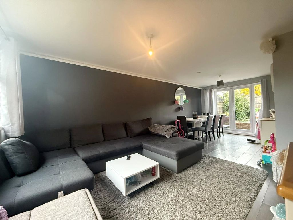 Property photo 2 of 18 Picture No. 11