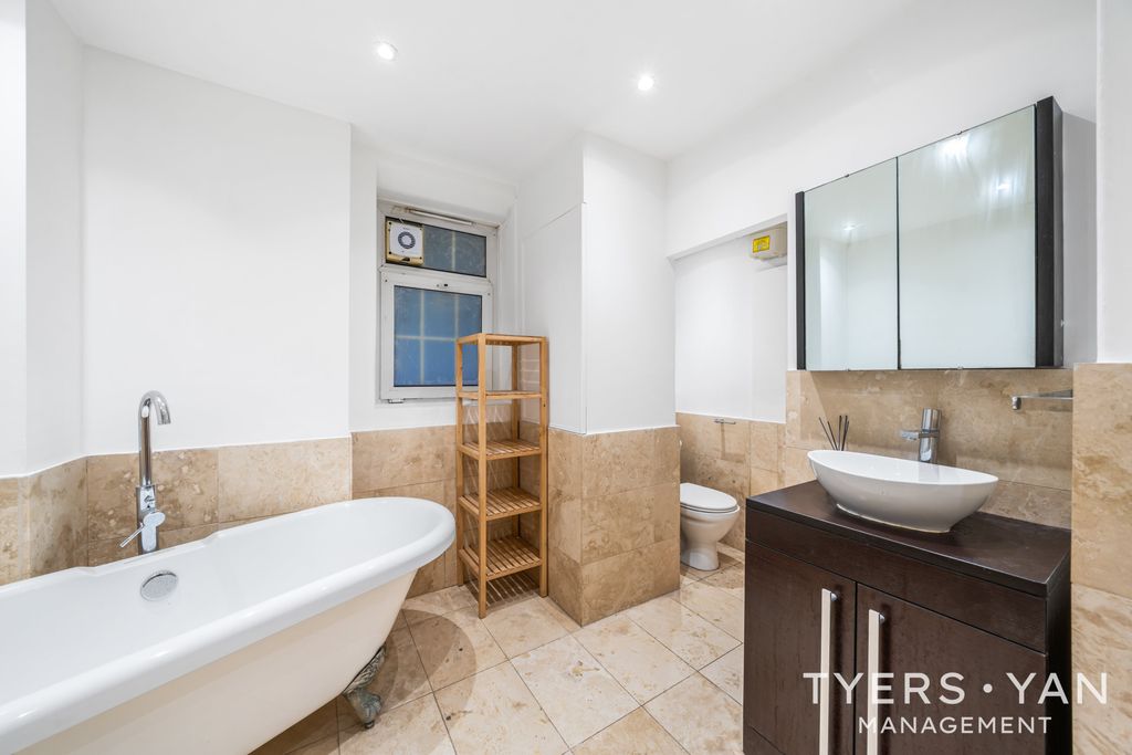 Property photo 2 of 8 Bathroom