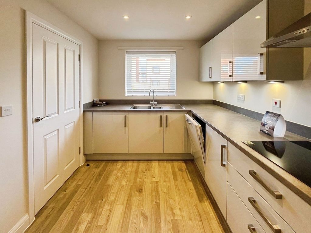 Property photo 2 of 9 Kitchen