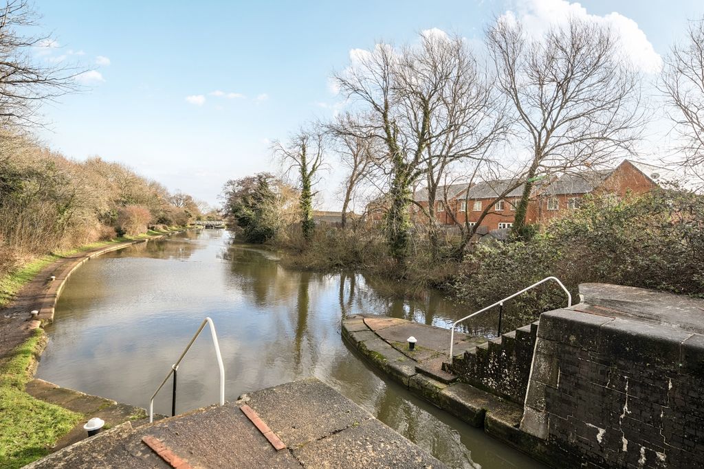 Property photo 2 of 18 1395918-18-695E4B45Af6d8