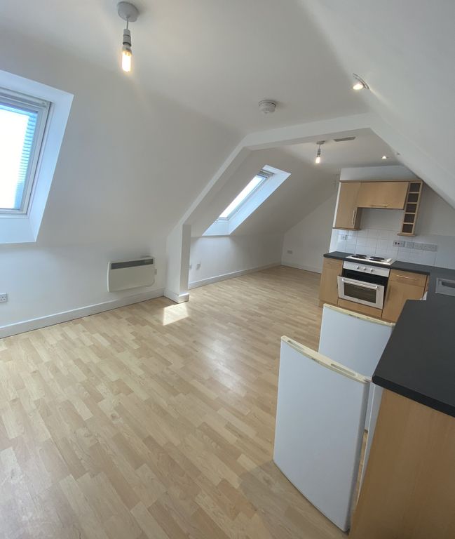 Property photo 3 of 6 Studio