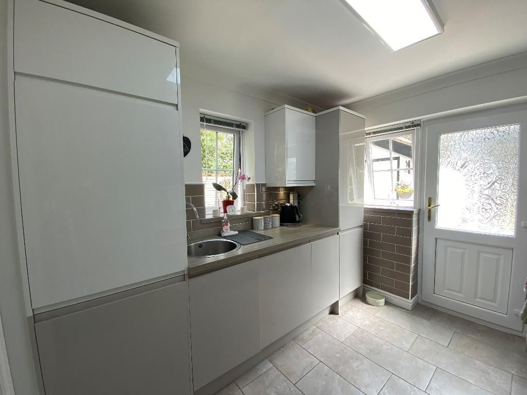 Property photo 3 of 20 Kitchen