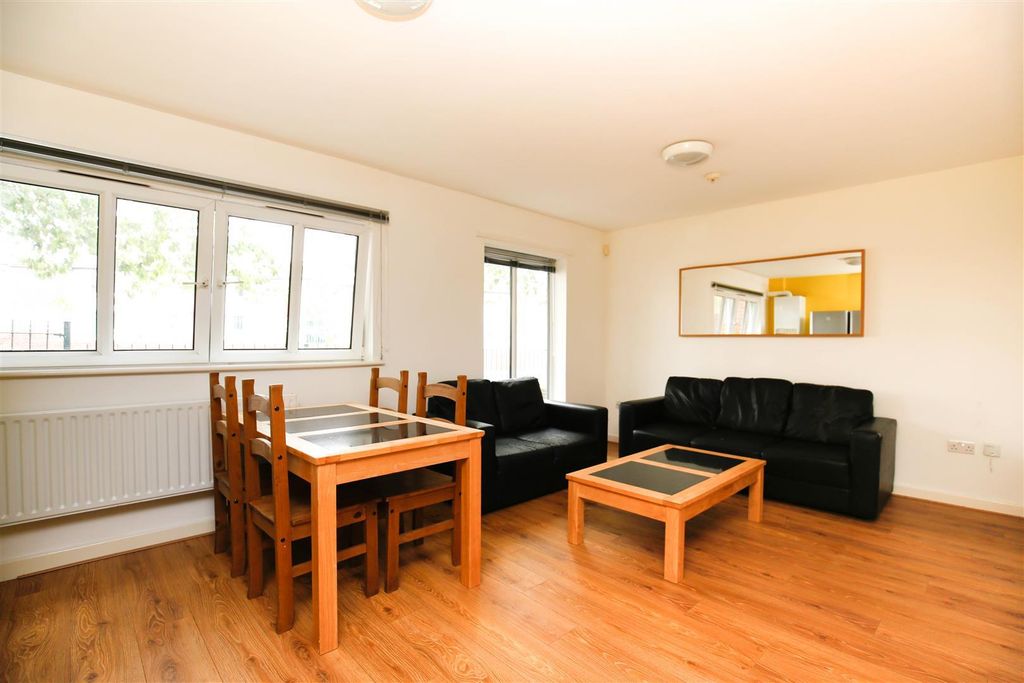 Property photo 3 of 9 M2Yt8Yavidhrat0Akv838Dbxvem.Jpg