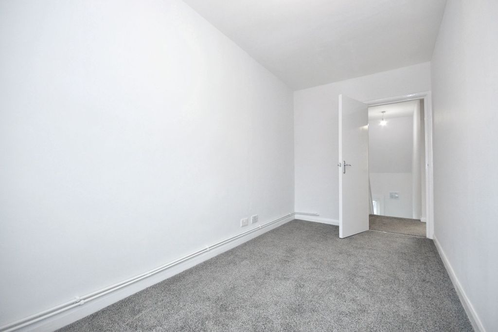 Property photo 3 of 10 Flat E, 29 St Julians Road, London, Nw6 7Lb